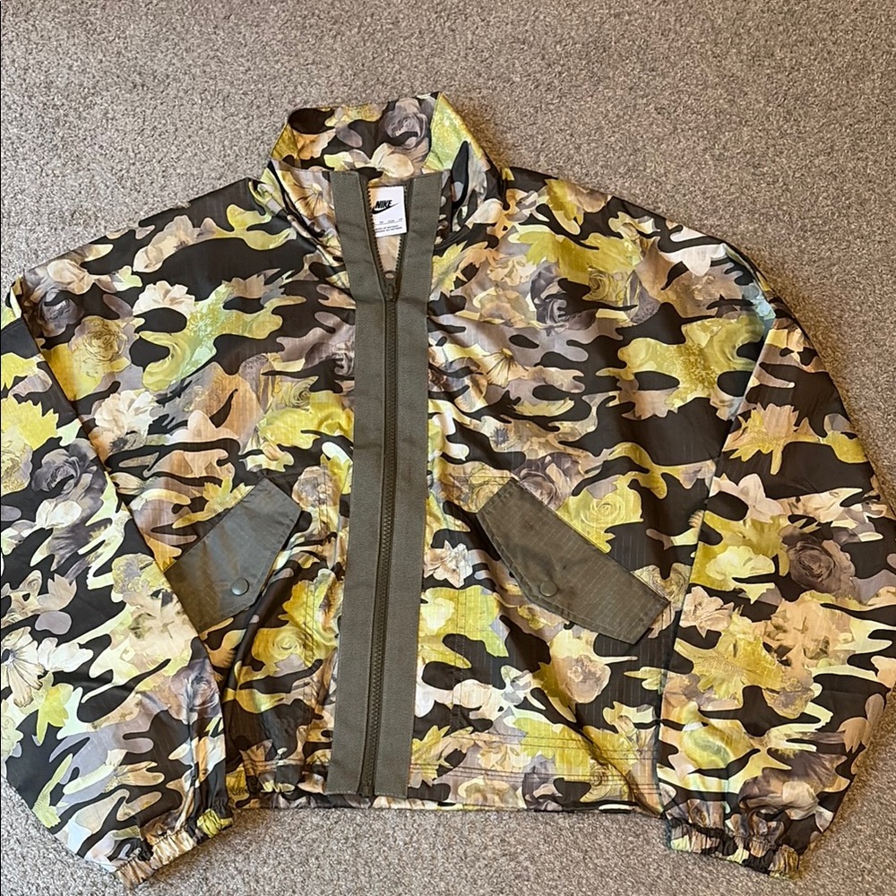 Nike Sportswear Woman’s Floral Jacket